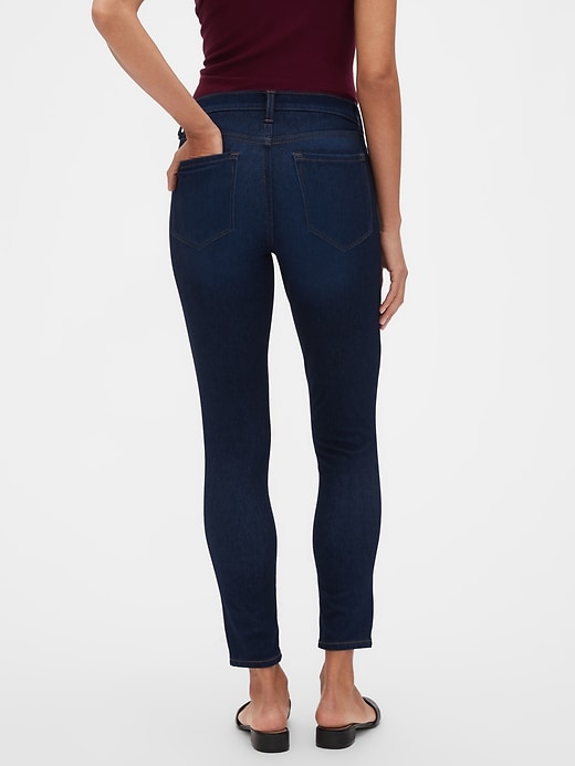 Petite Super-Stretch Dark Wash Legging-Fit Jean