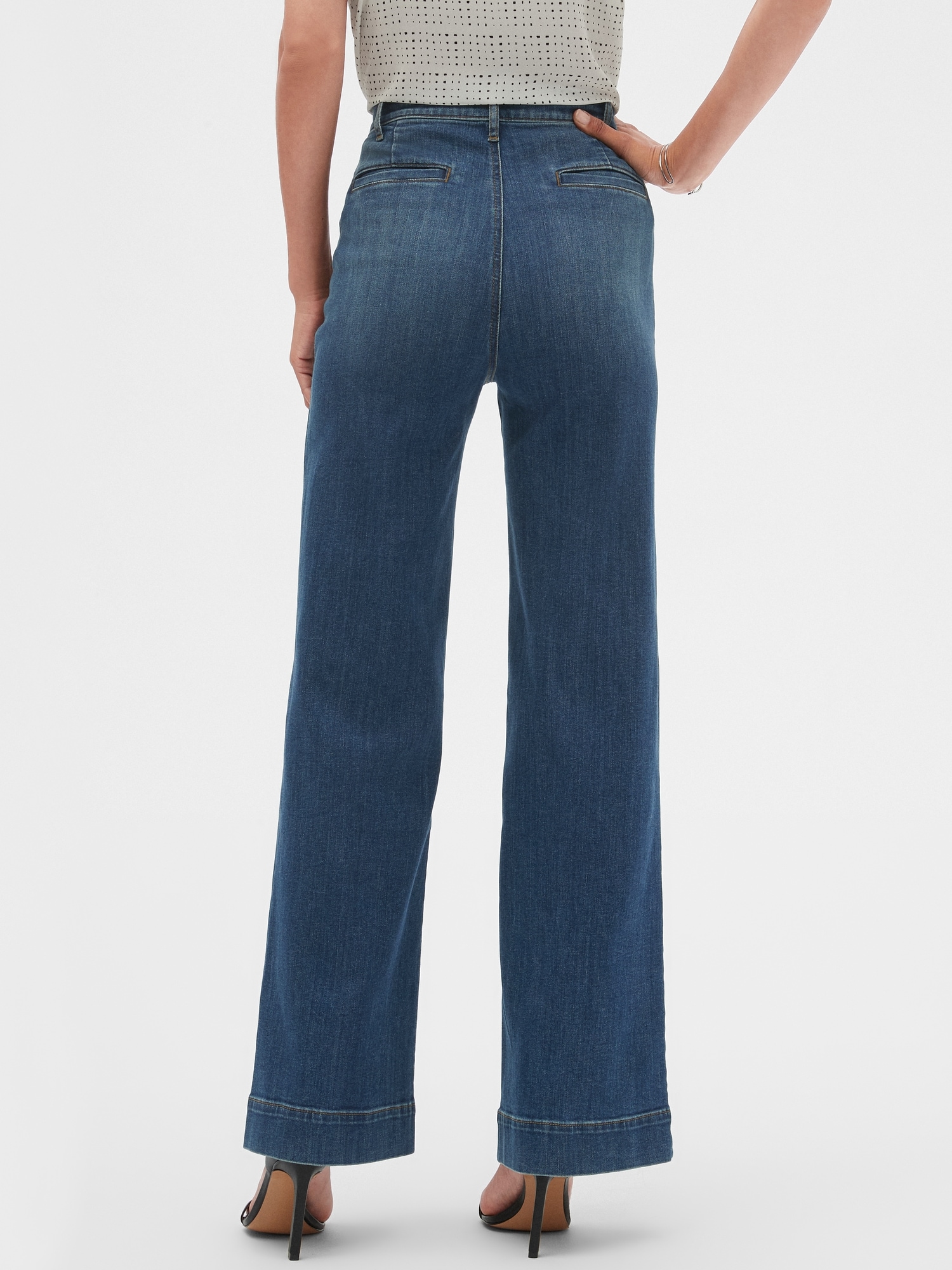High-Rise Wide-Leg Medium Wash Jean 