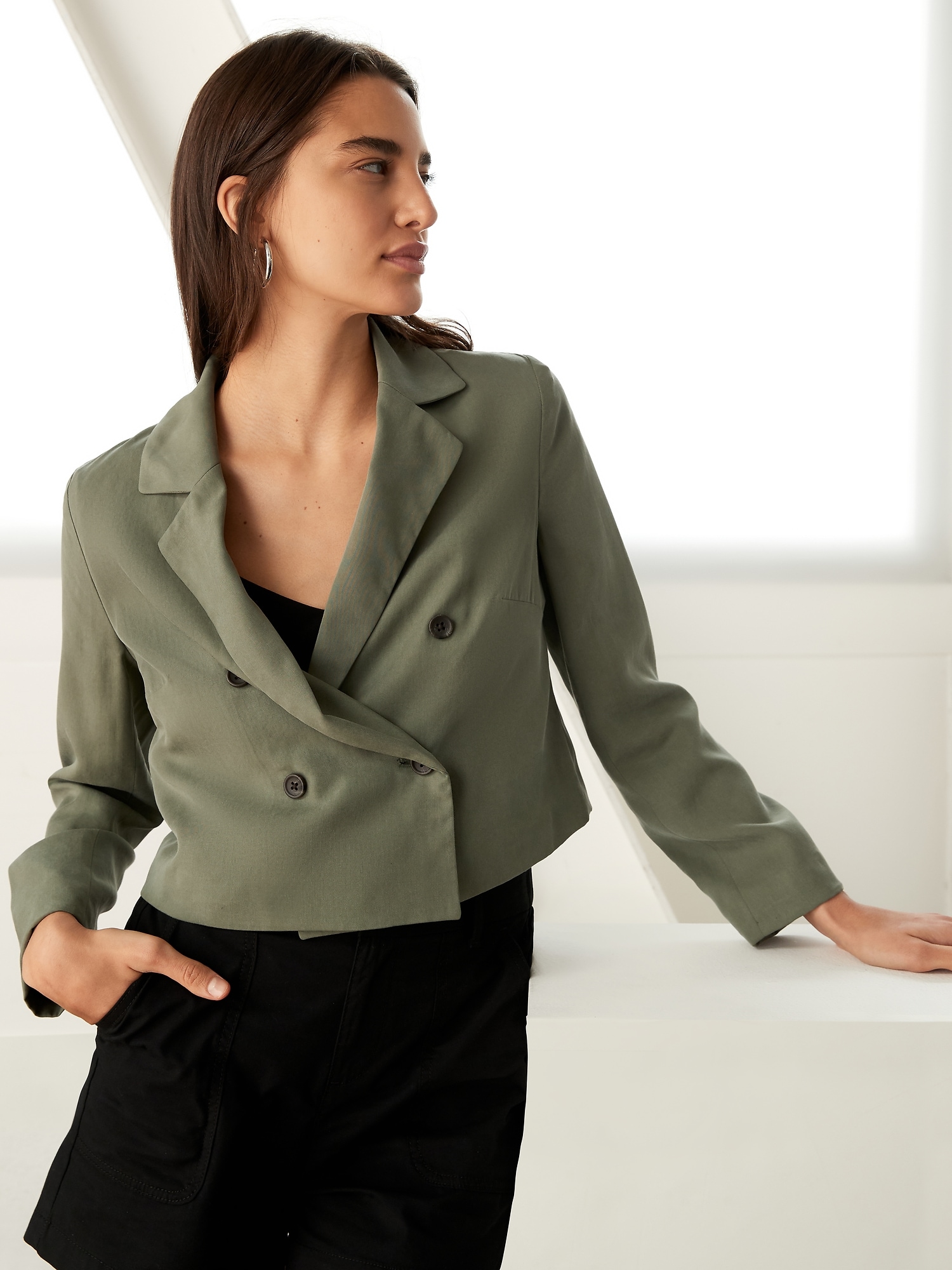 Double-Breasted Cropped TENCEL™ Blazer
