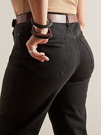 Curvy High-Rise Black Wash Straight Jean