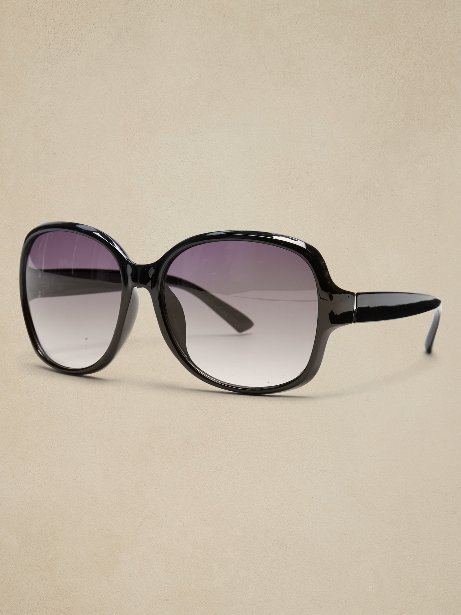 Oversized Sunglasses | Banana Republic Factory display picture 1