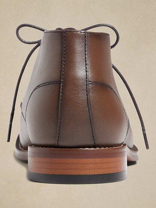 Banana Republic Size 8 Leather Chukka Boots In Review: Banana Republic Arturo Leather Chukka Boots main image 2