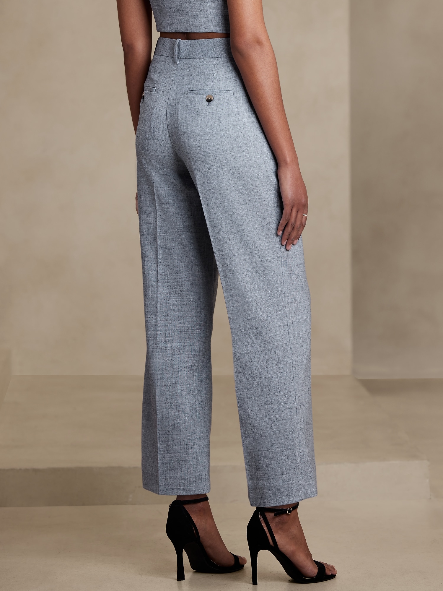 Mid-Rise Cropped Straight Trouser