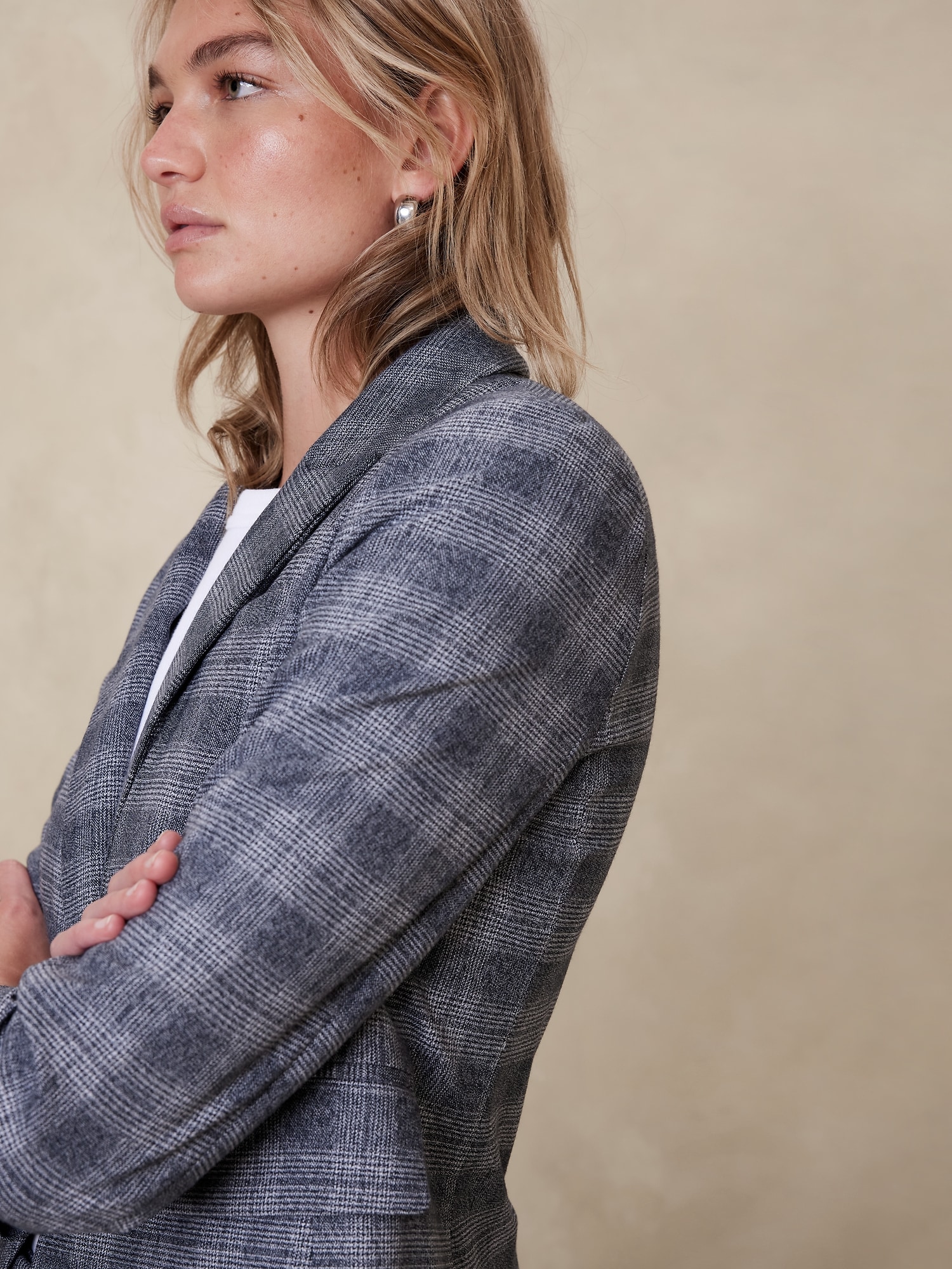 Plaid Short Cutaway Blazer