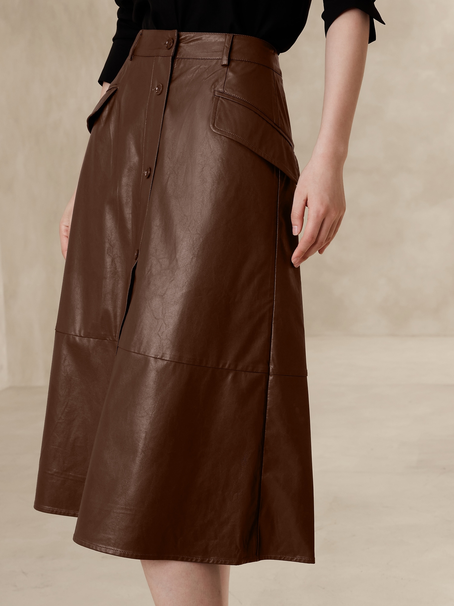 SADIE & SAGE Norma Vegan Leather Midi Skirt | Vegan leather midi skirt, Leather  midi skirt, Midi skirt