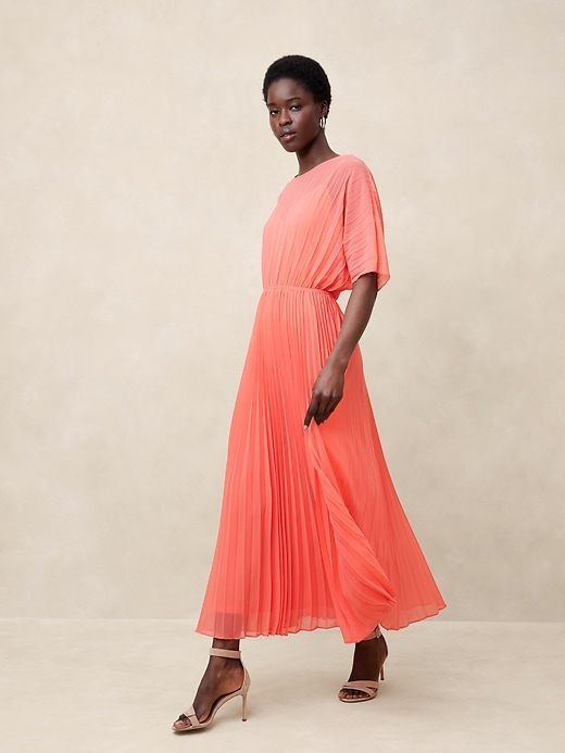 open lace back dress Emese Floral Pleated Maxi Dress main image 1