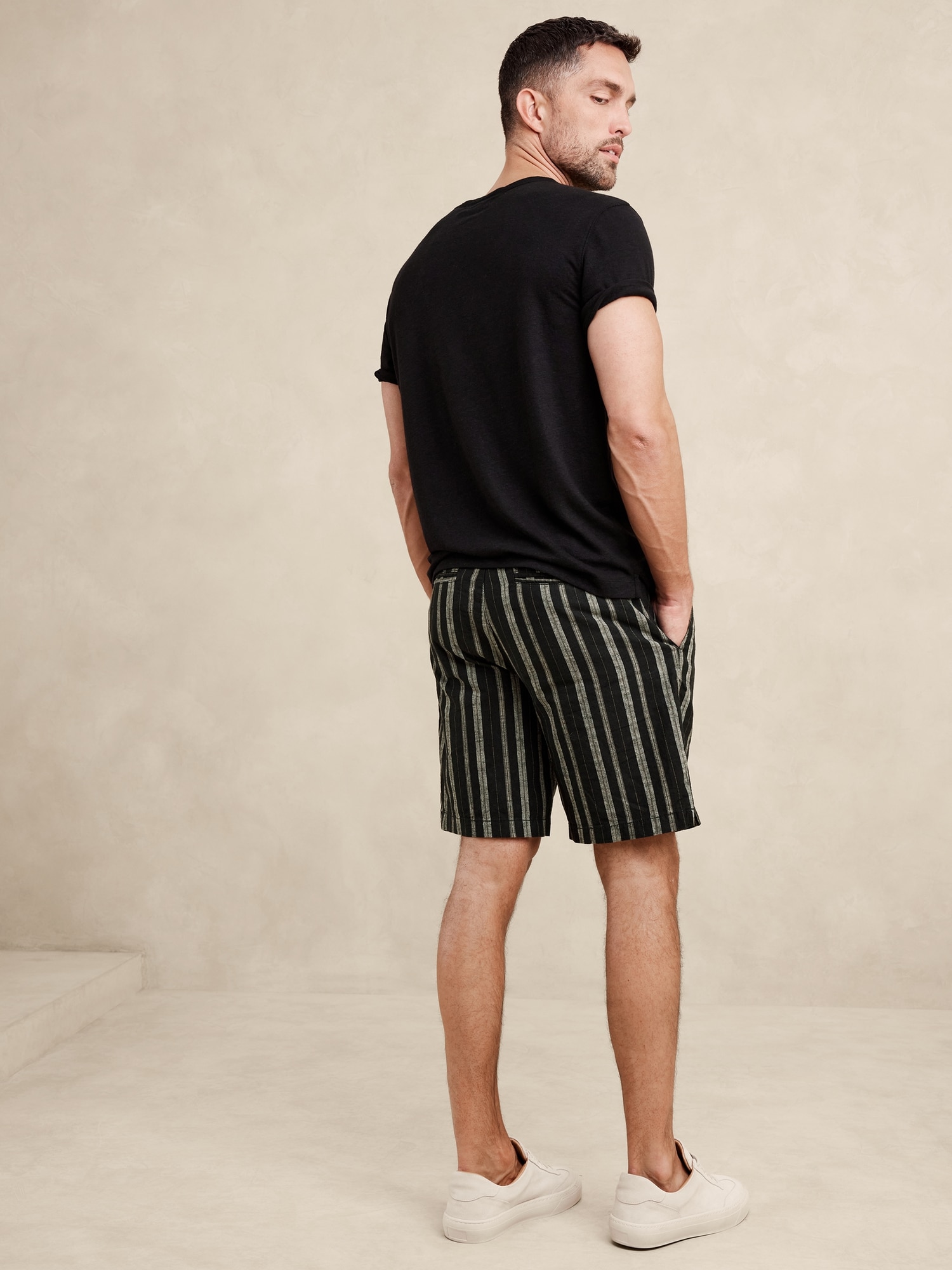 8" Linen- Blend Deck Short
