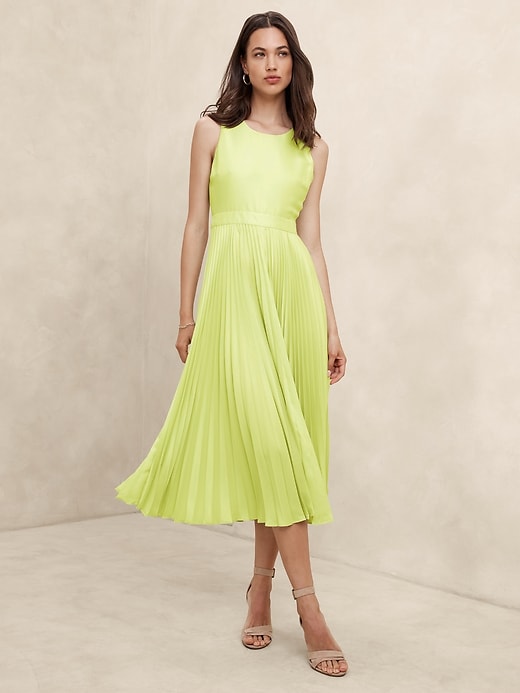 green emerald velvet dress Dress Casual Midi By Banana Republic In Green, Size:S – Clothes Mentor  Portage MI #270