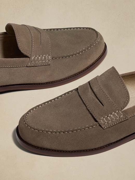 Classic Suede Penny Loafer | Banana Republic Factory display picture 1