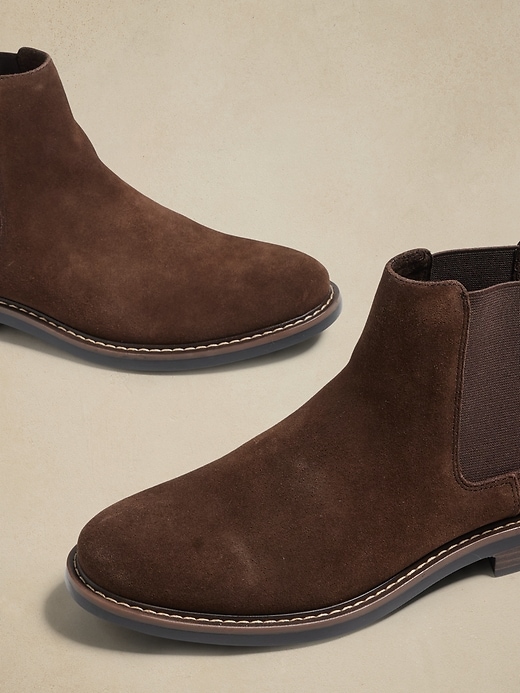 Suede Chelsea Boot | Banana Republic Factory display picture 1