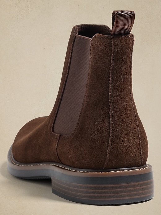 Suede Chelsea Boot | Banana Republic Factory display picture 1