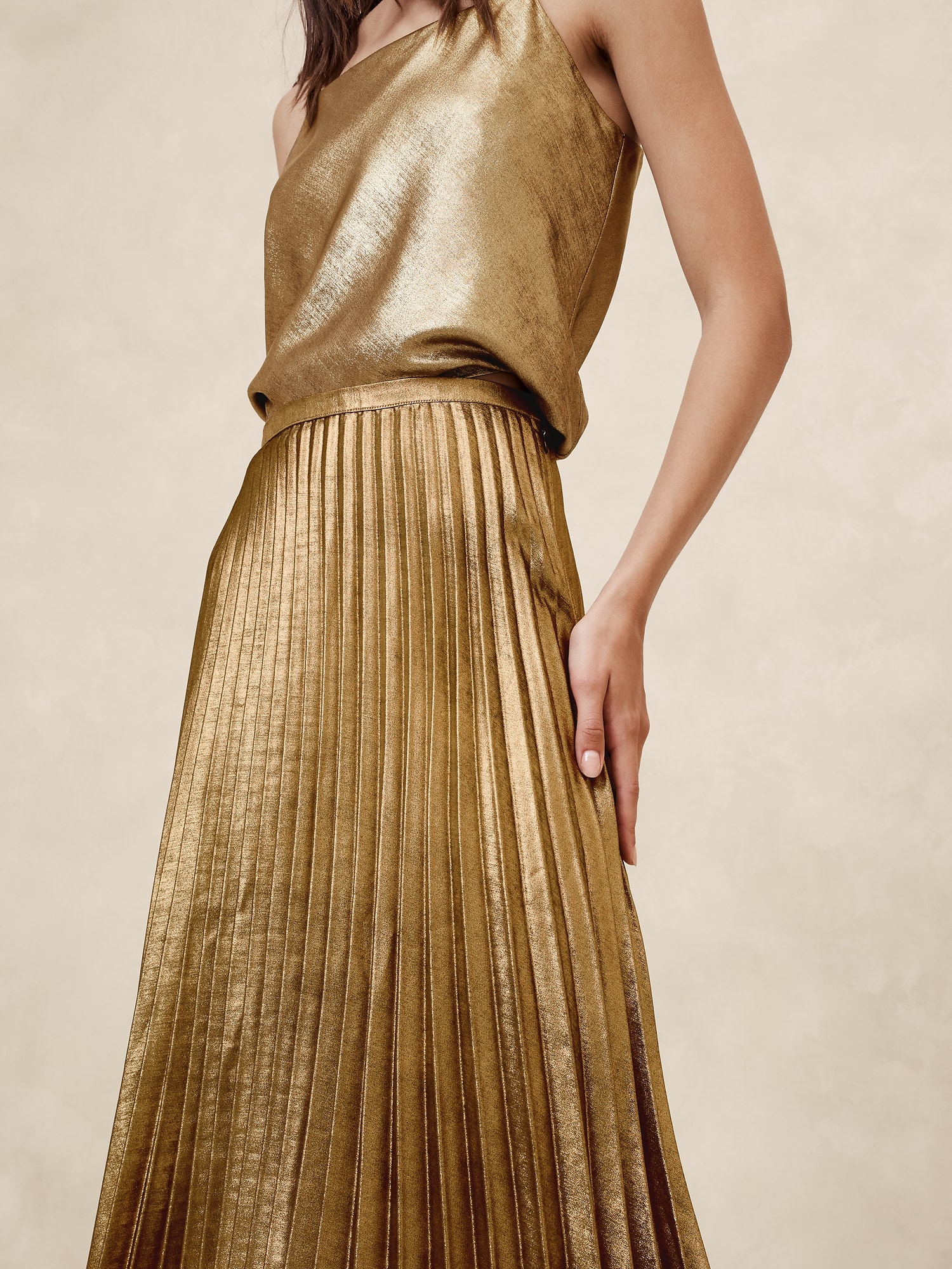 Gold lame pleated skirt hotsell