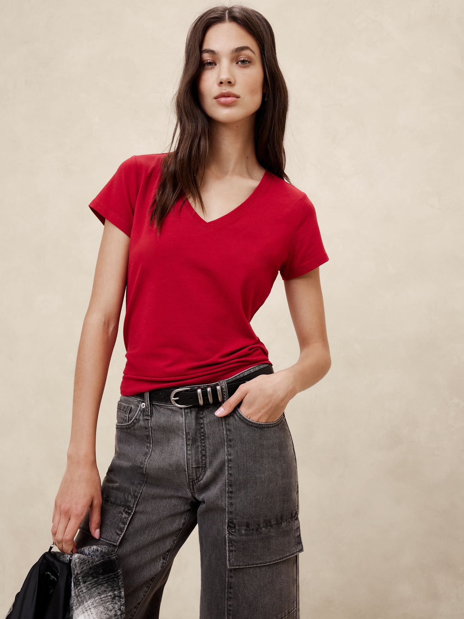 Timeless V-Neck T-Shirt - Red