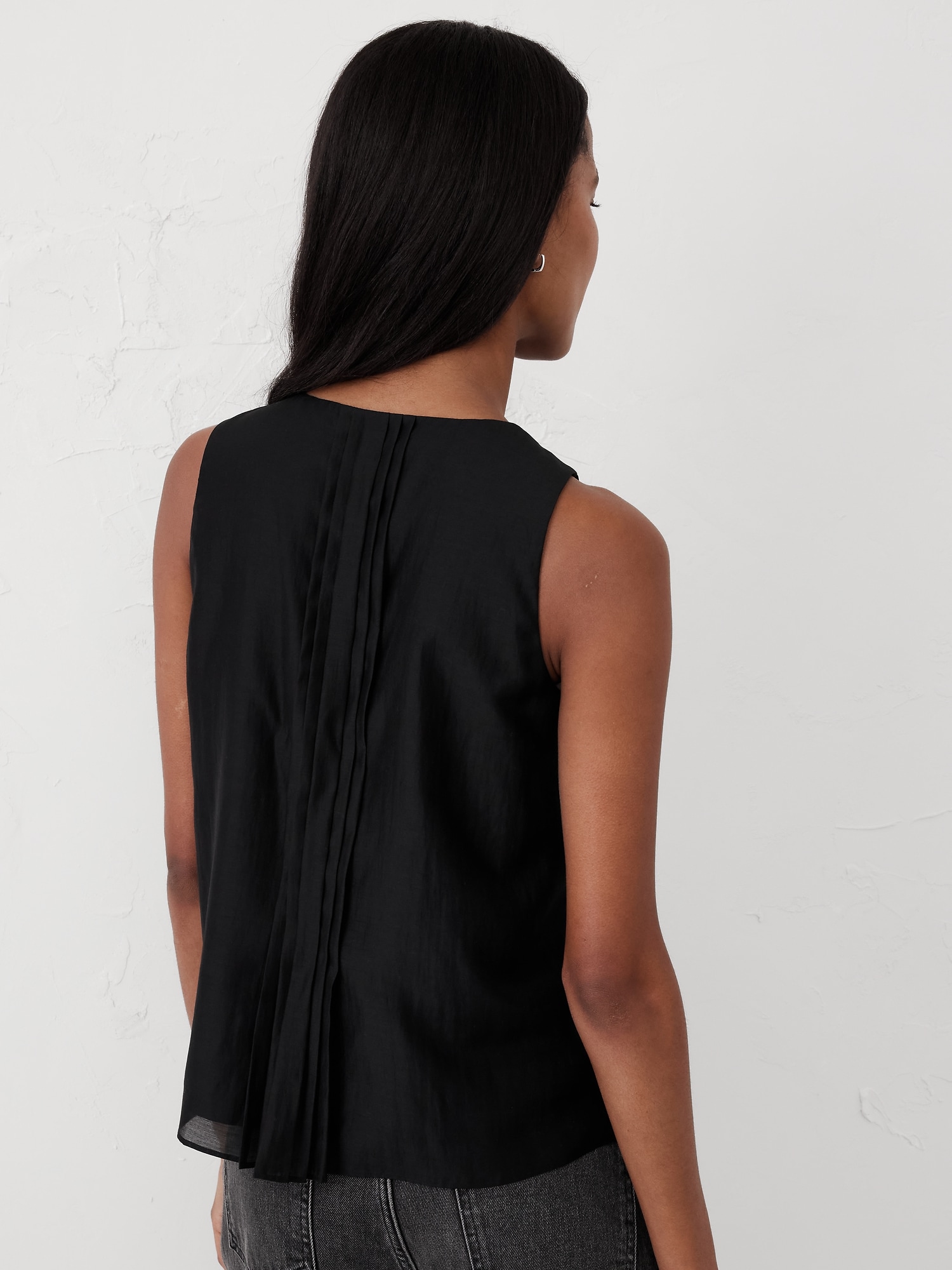 Keyhole Pleated Top