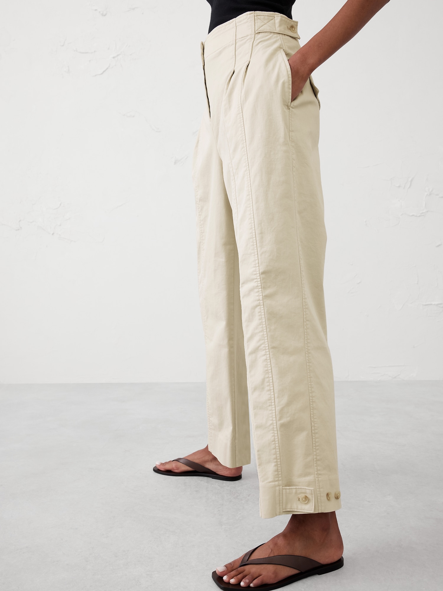 Relaxed Pleated Chino