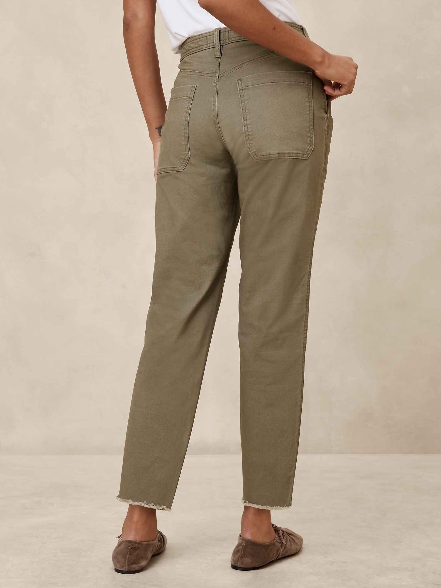 Mid-Rise Slim Chino