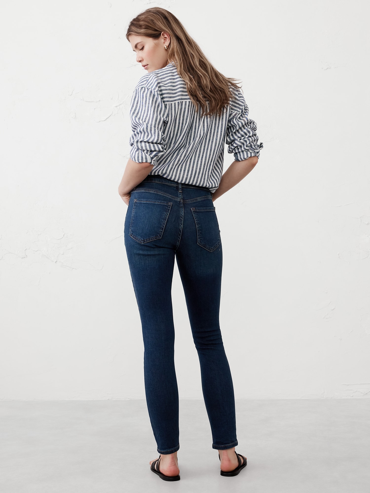 Curvy Mid-Rise Skinny Jean