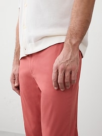 Slim Summerweight Chino