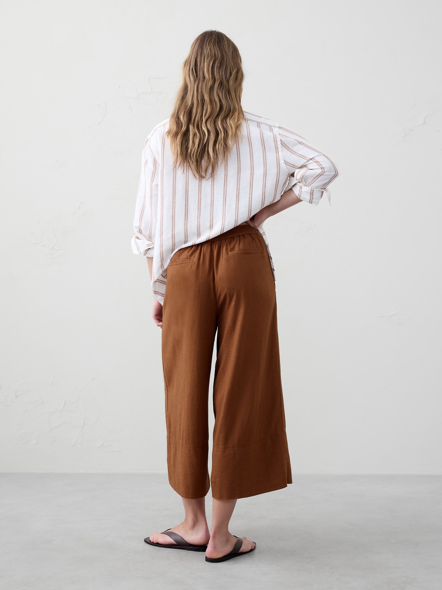 Wide-Leg Linen-Blend Cropped Pull-On Pant