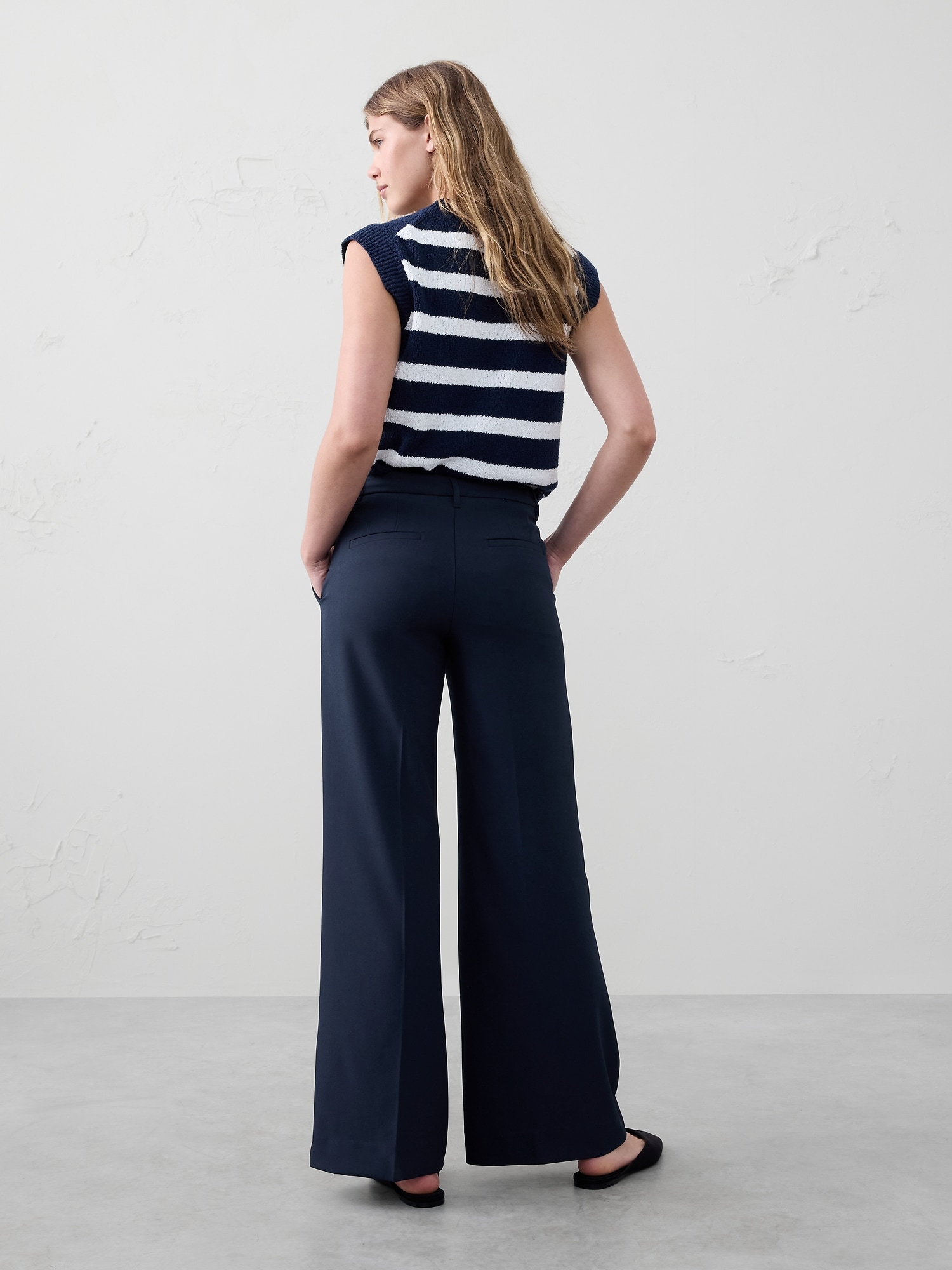 Wide-Leg Sculpted Trouser