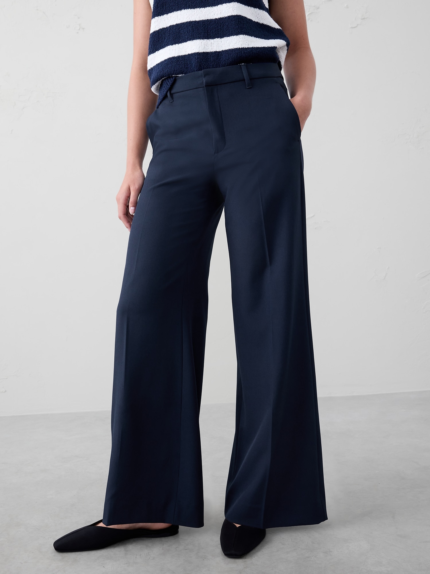 Wide-Leg Sculpted Trouser