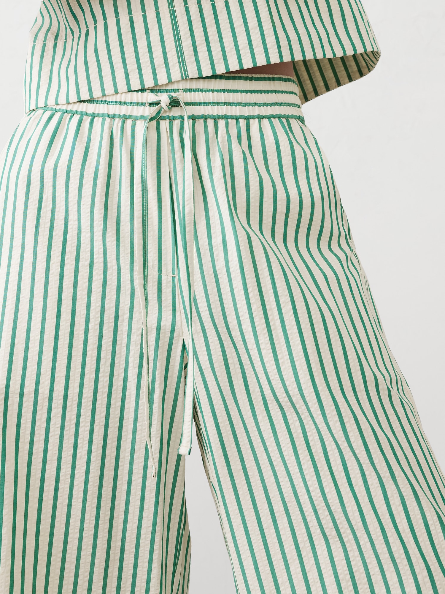Wide-Leg High-Rise Seersucker Cropped Pull-On Pant