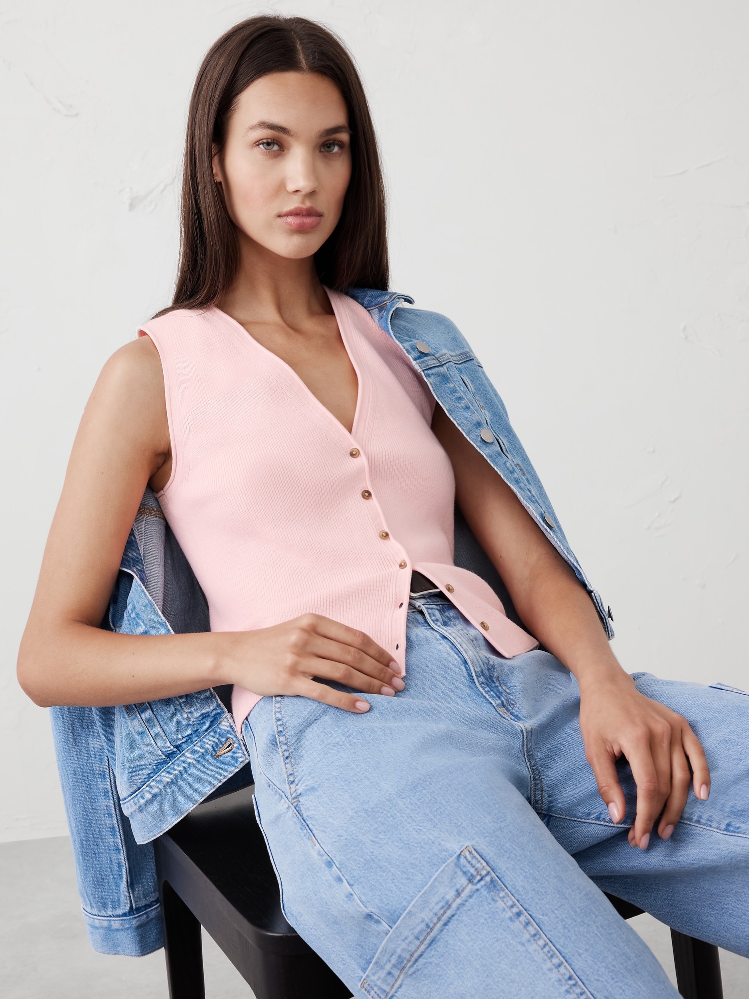 V-Neck Sweater Vest - Pink