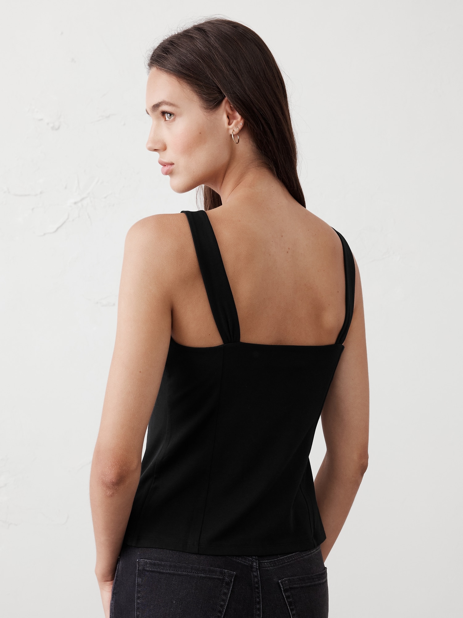Deep-Vee Top