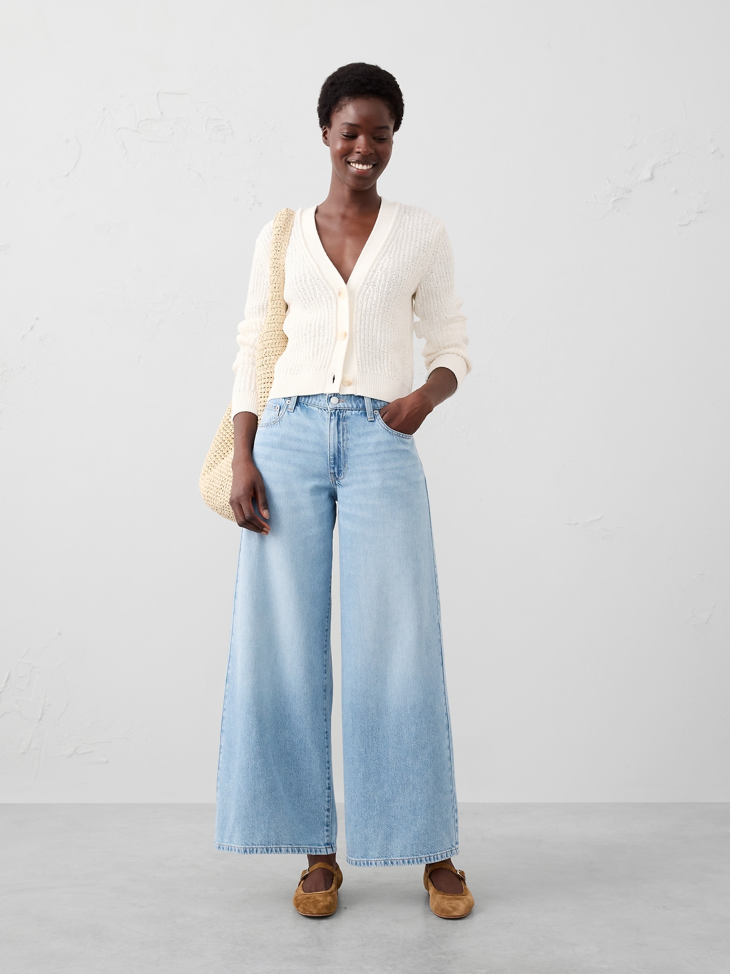 Wide-Leg Mid-Rise Baggy Jean