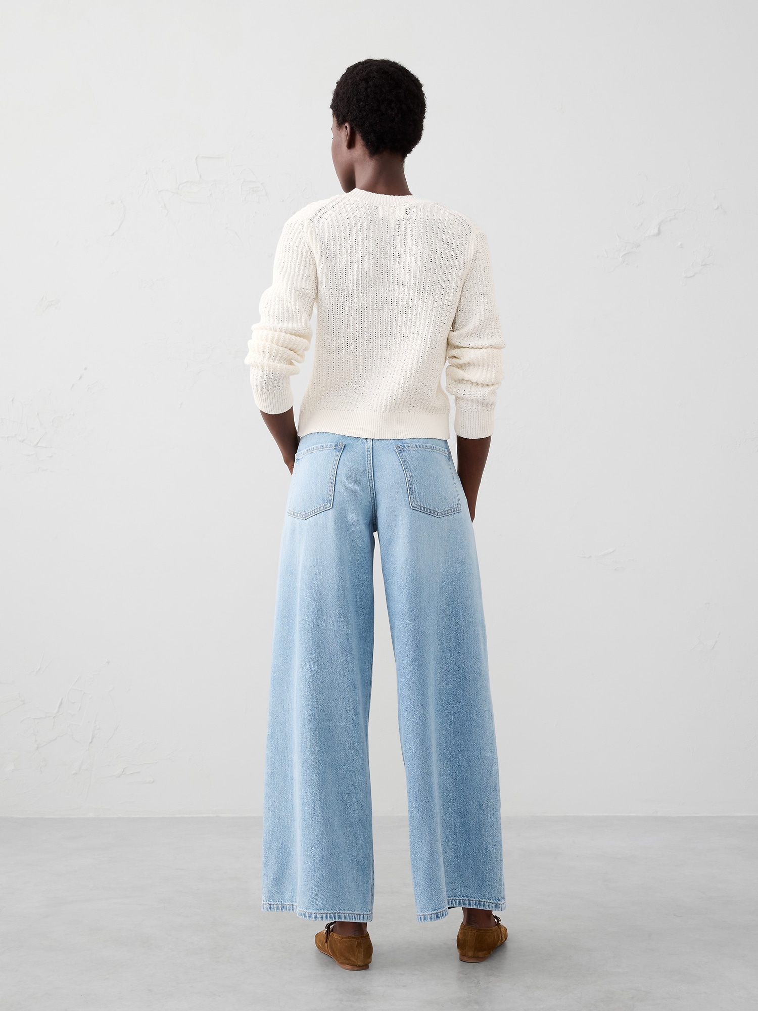 Wide-Leg Mid-Rise Baggy Jean
