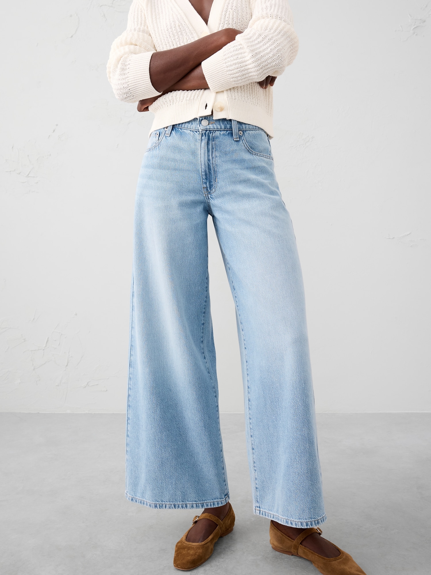 Wide-Leg Mid-Rise Baggy Jean