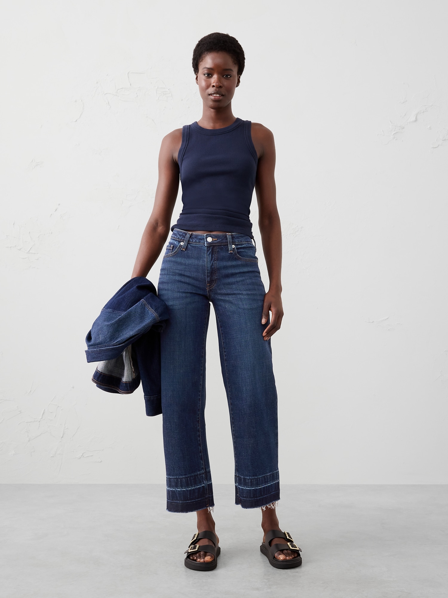 Straight Mid-Rise Cropped Jean