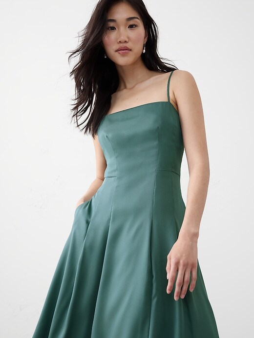 banana republic satin pleated midi dress NWT Banana Republic Metallic Silver Pleated Midi Dress Sz 2
