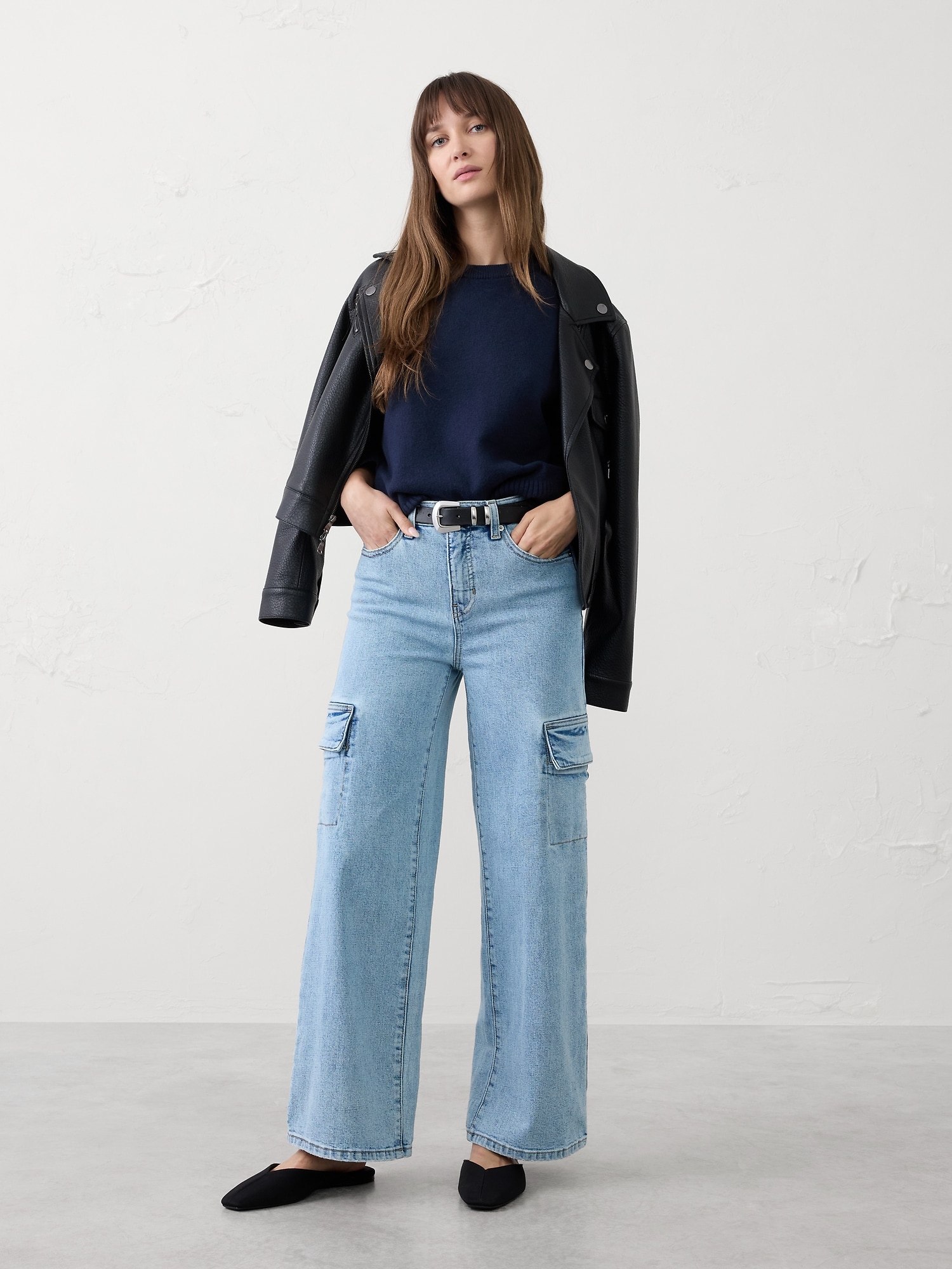 STRAIGHT HIGH-RISE CARGO JEAN - Light Wash