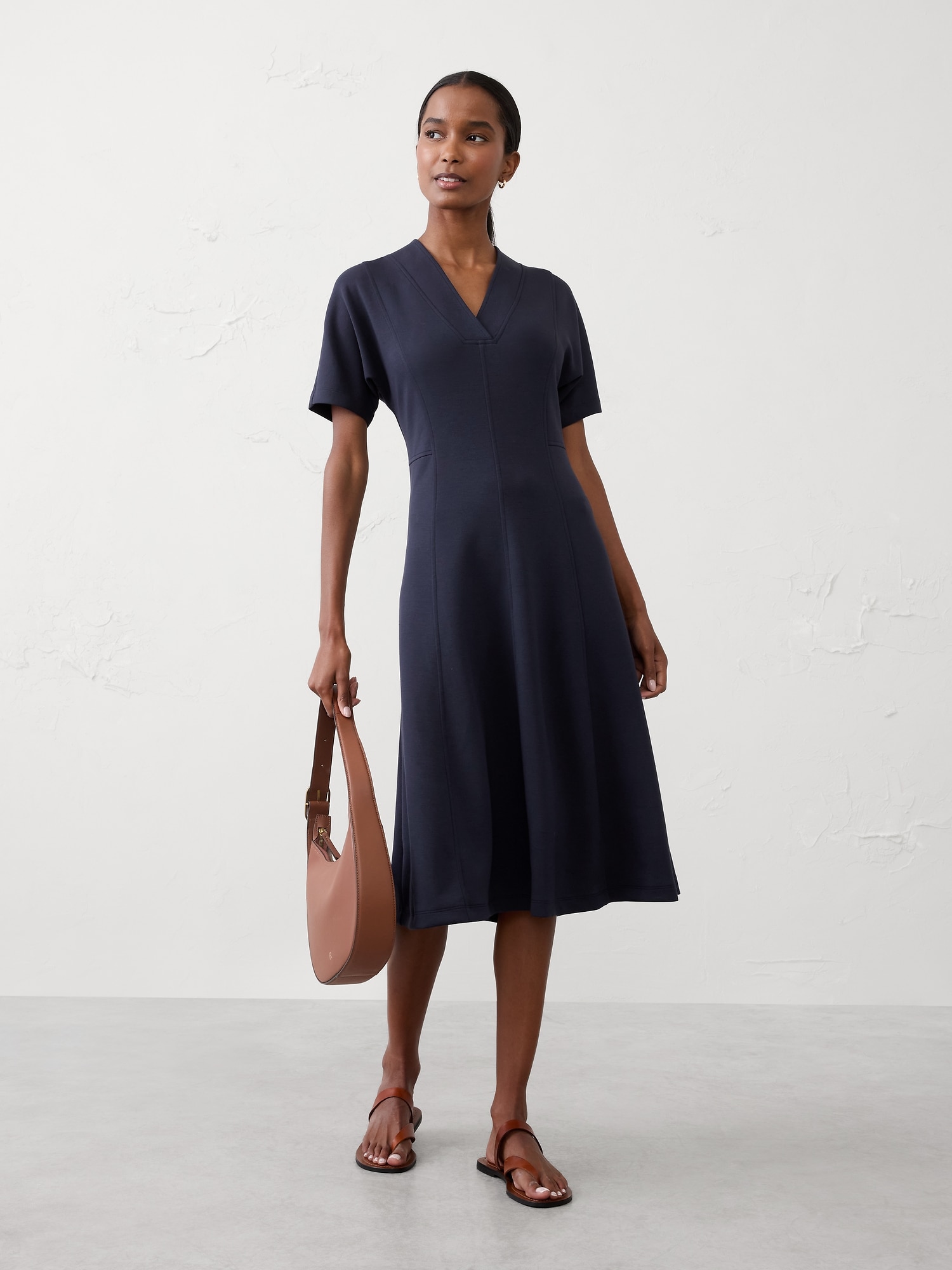 SCUBA V-NECK MIDI DRESS - Preppy Navy