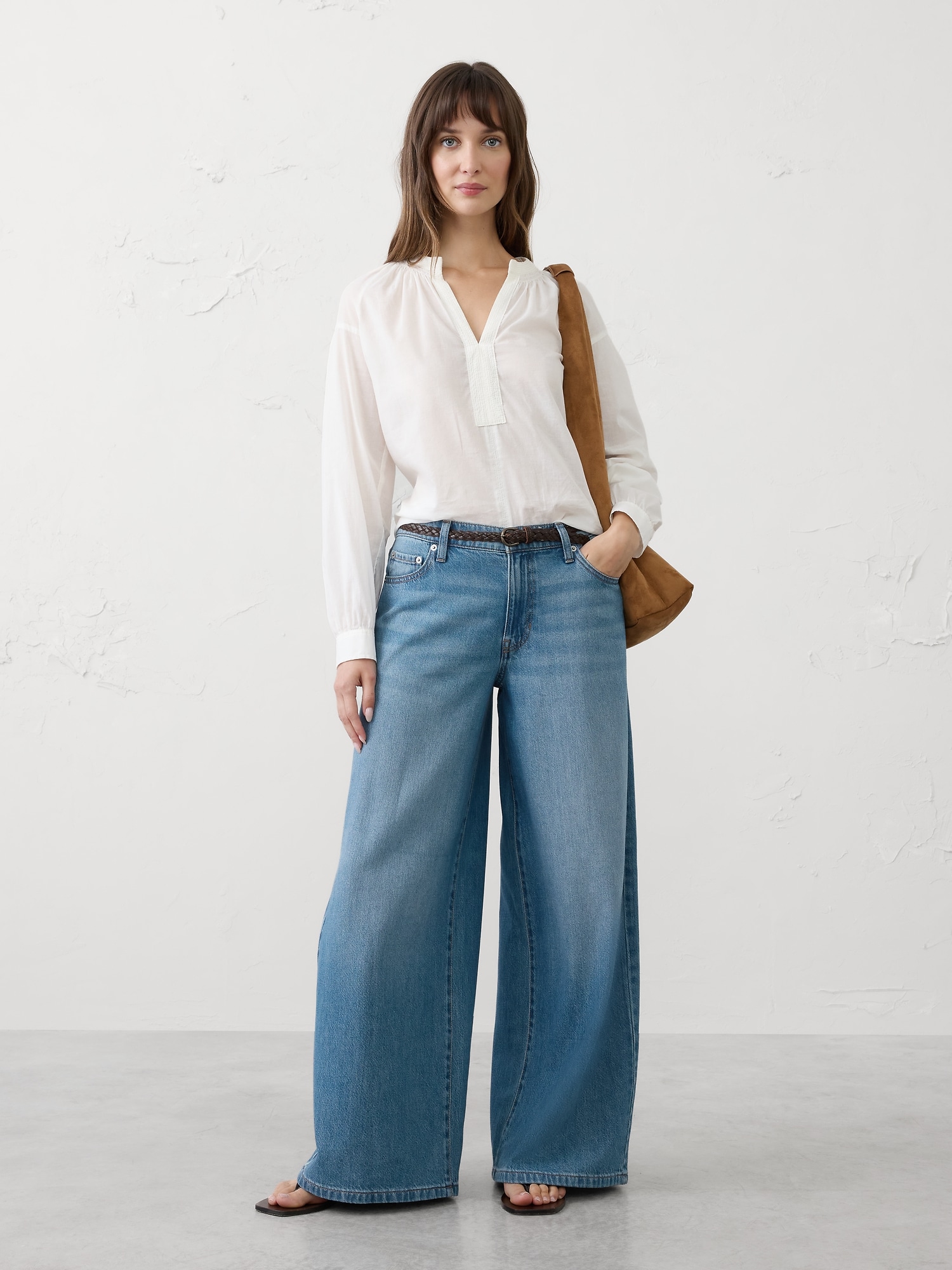 Wide-Leg Mid-Rise Baggy Jean