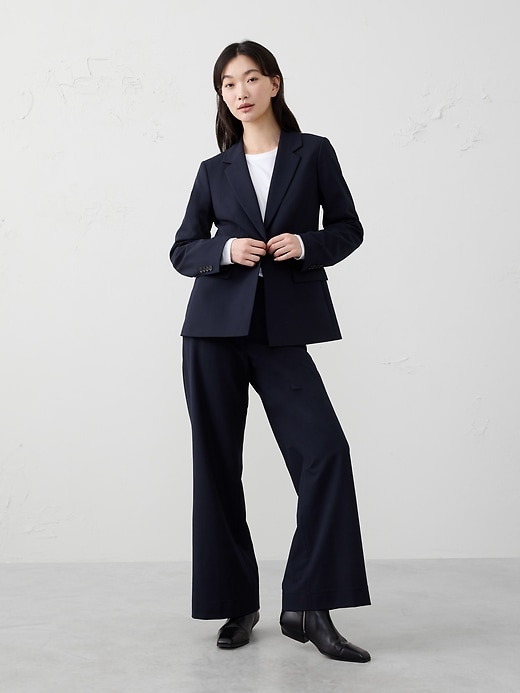 Sculpted Stretch Blazer