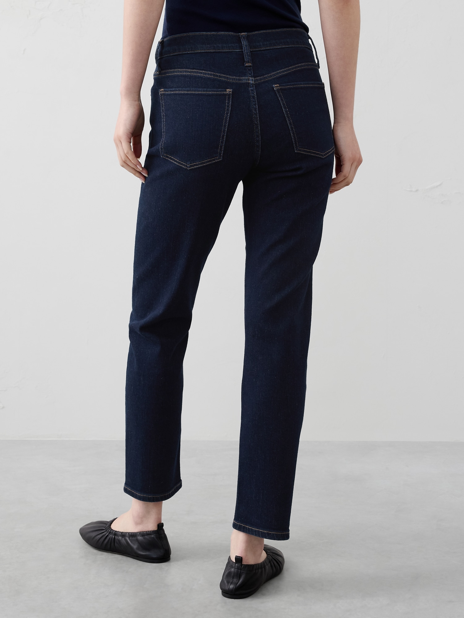 Mid-Rise Slim Jean
