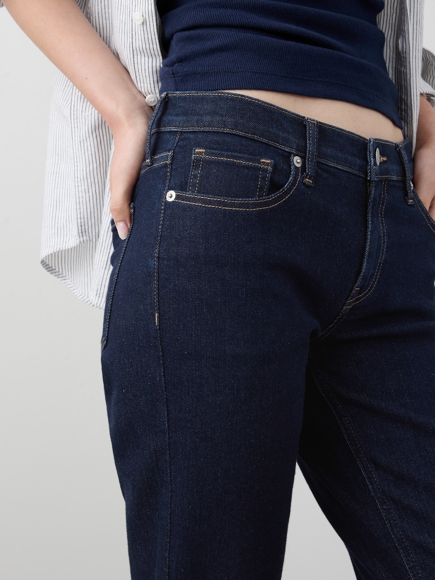 Mid-Rise Slim Jean