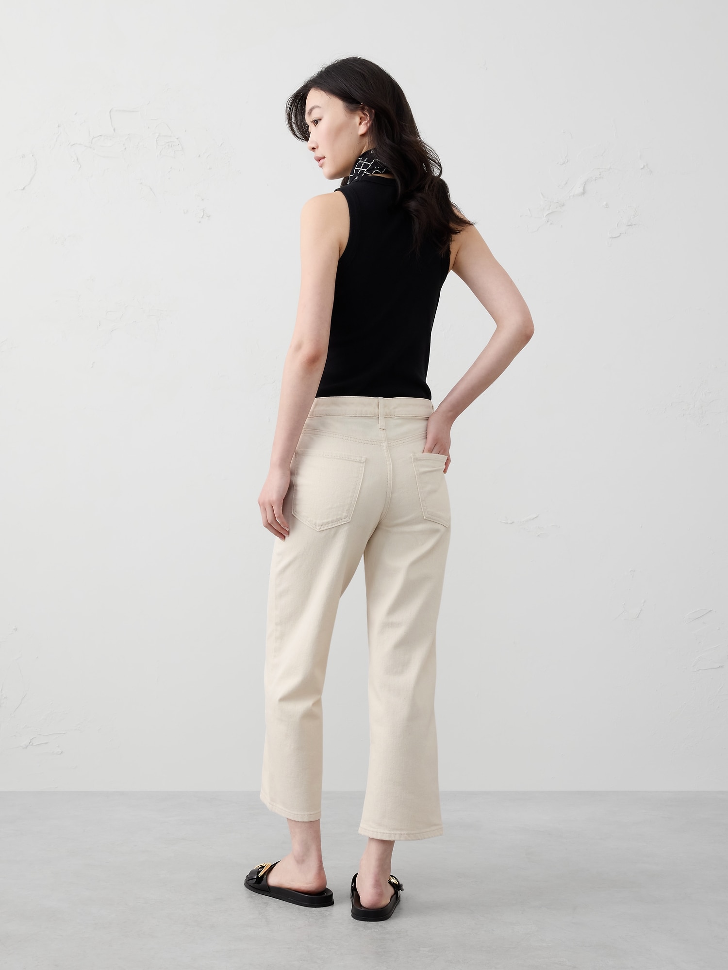 Straight Mid-Rise Cropped Jean