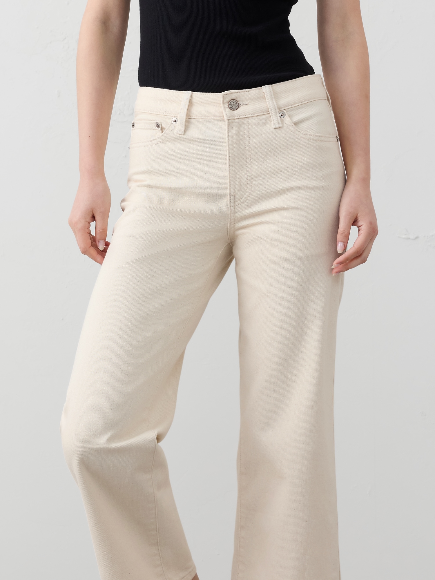 Straight Mid-Rise Cropped Jean