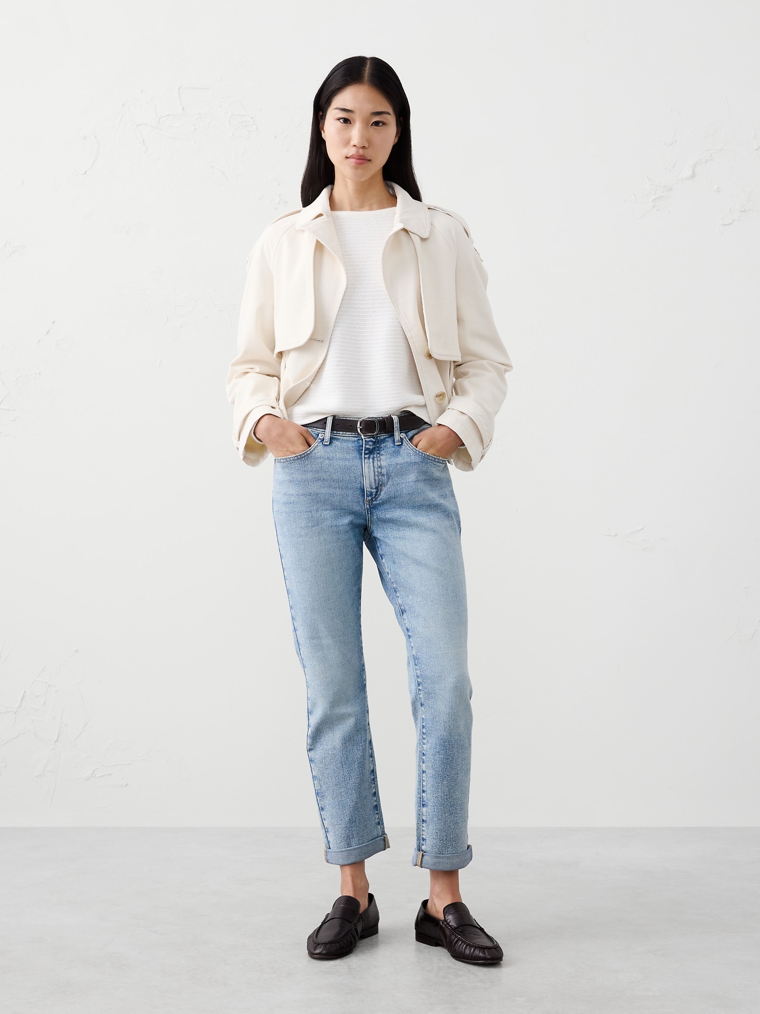 GIRLFRIEND MID-RISE JEAN - Light Wash