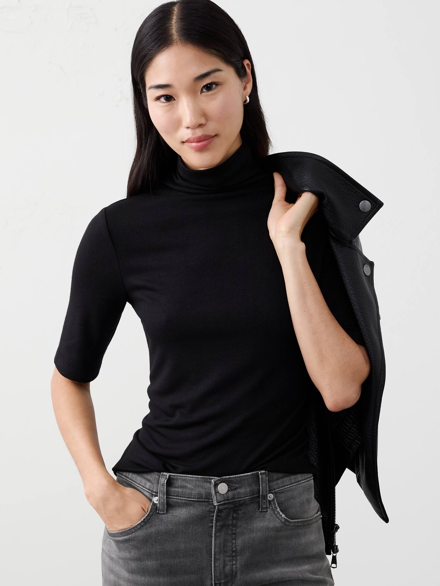 SOFT LUXE TURTLENECK TOP - Black