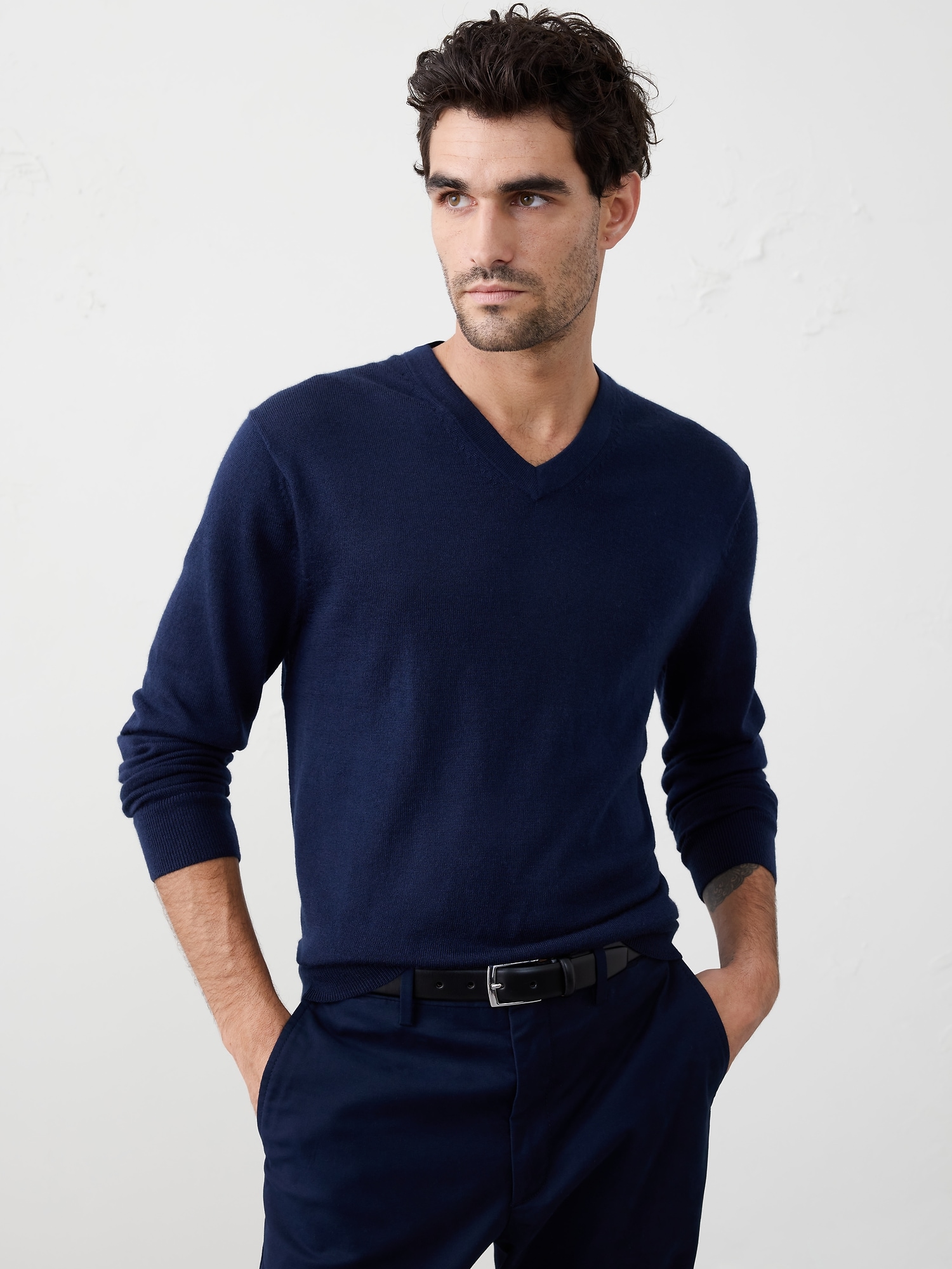 MERINO WOOL V-NECK SWEATER - Deep Navy