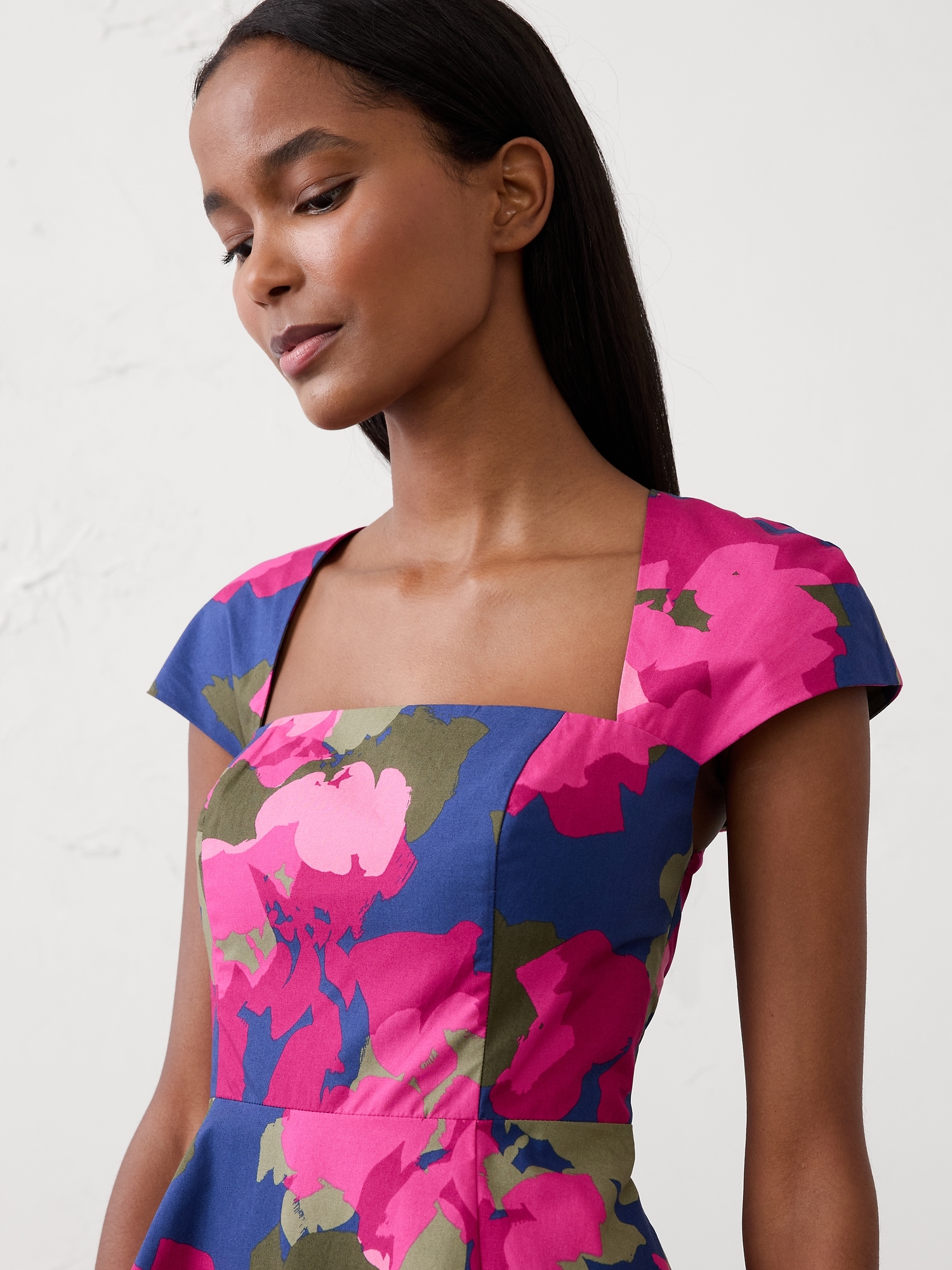 Image number 3 showing, SQUARE-NECK MIDI DRESS