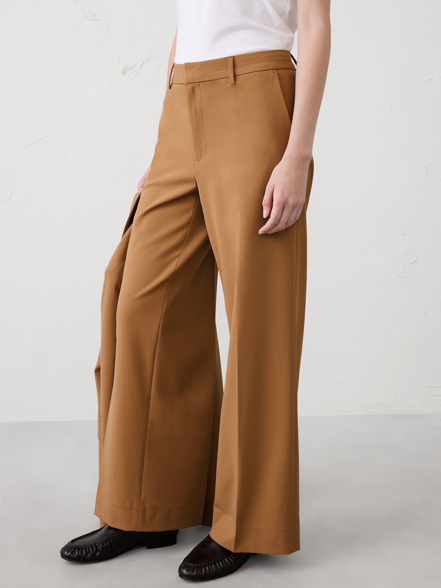 Image number 3 showing, WIDE-LEG HIGH-RISE SCULPTED TROUSER