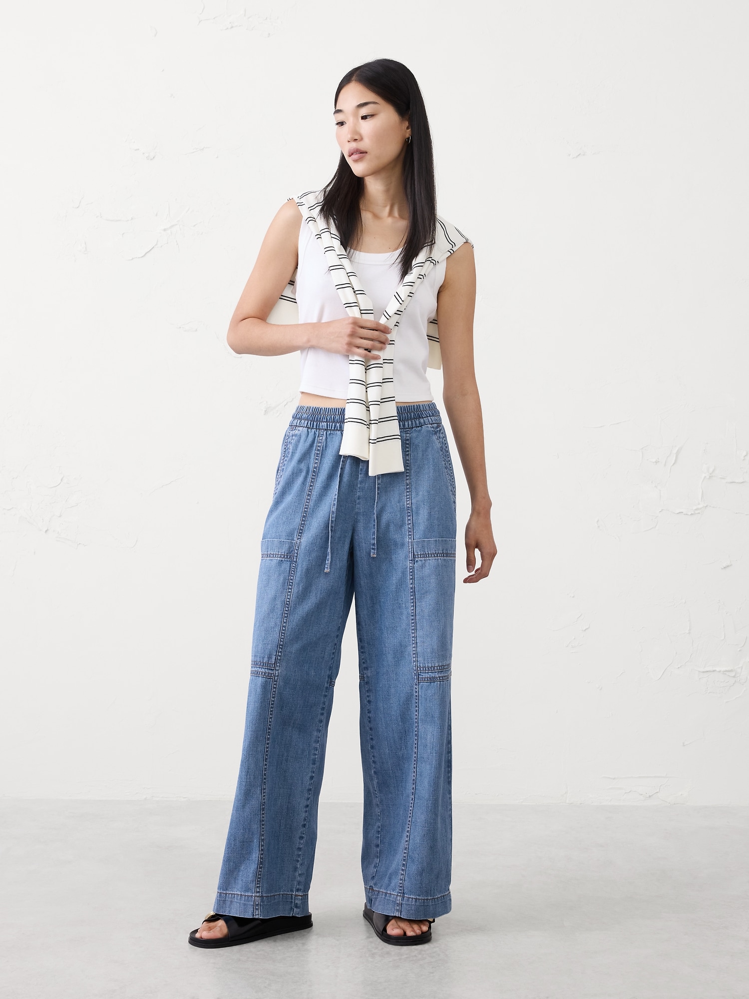 Wide-Leg Mid-Rise Cargo Pull-On Jean - Medium Wash