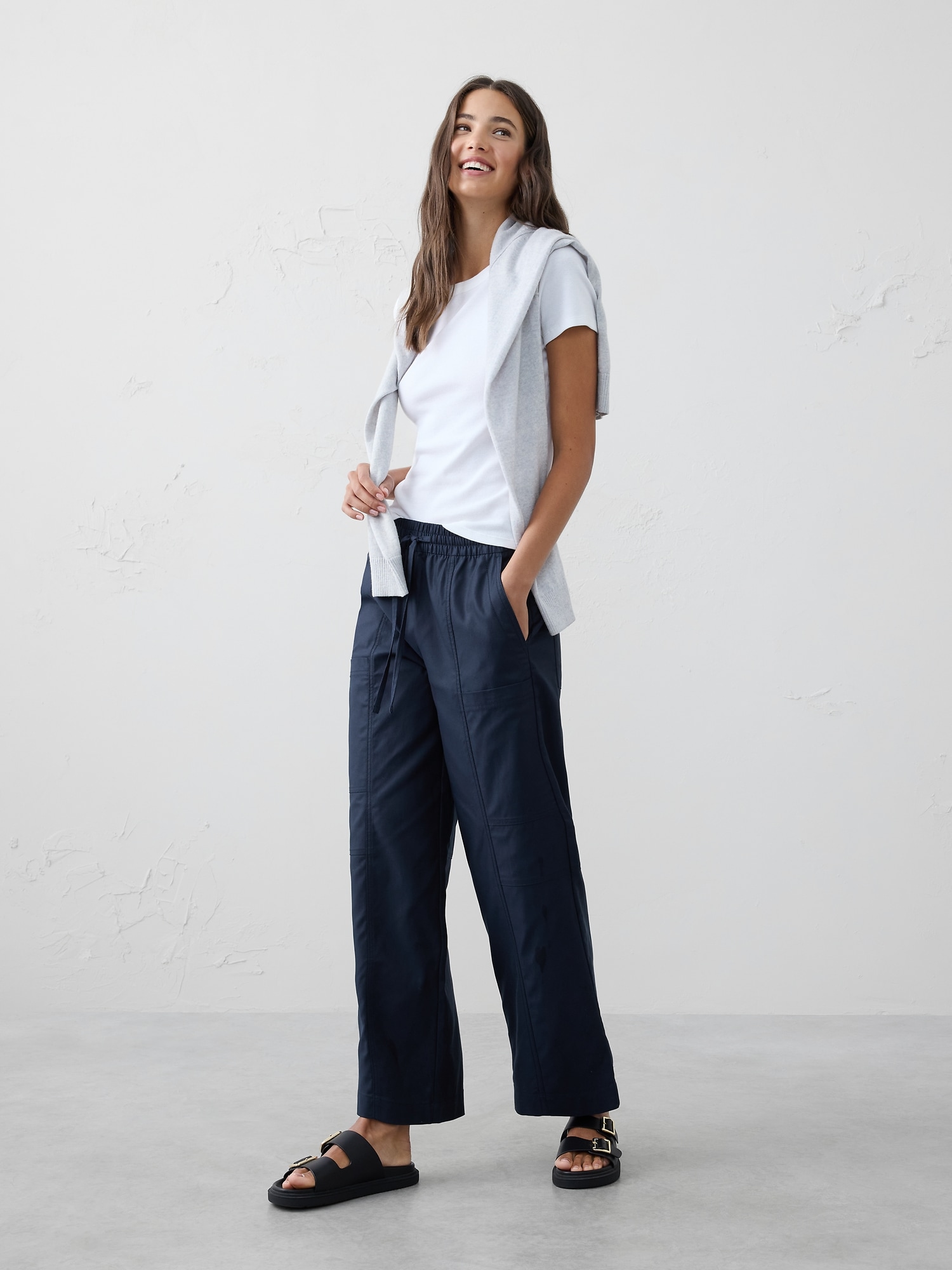 Wide-Leg Mid-Rise Cargo Pull-On Pant - Preppy Navy
