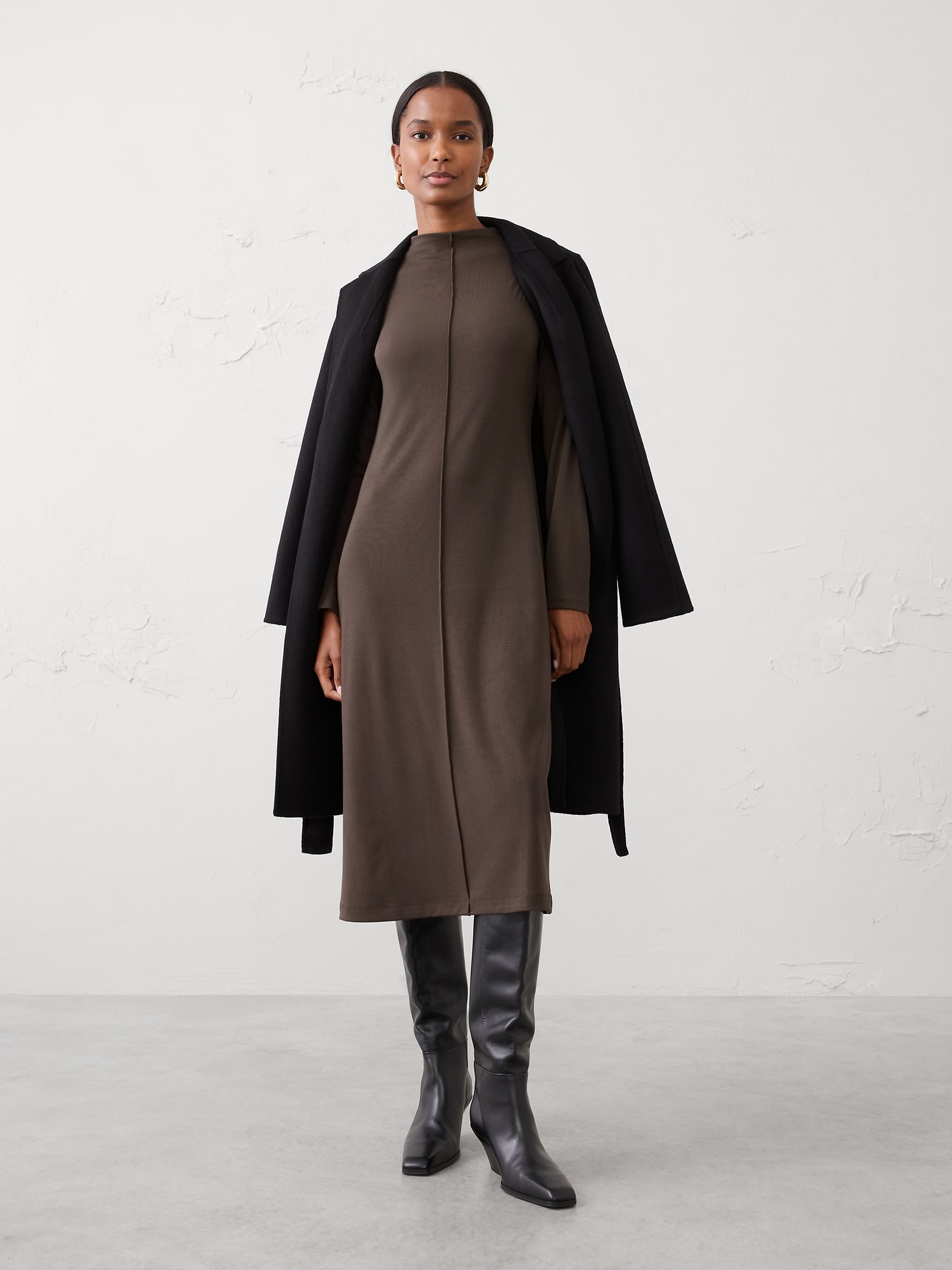 Image number 3 showing, Cozy Ribbed Knit Midi Dress