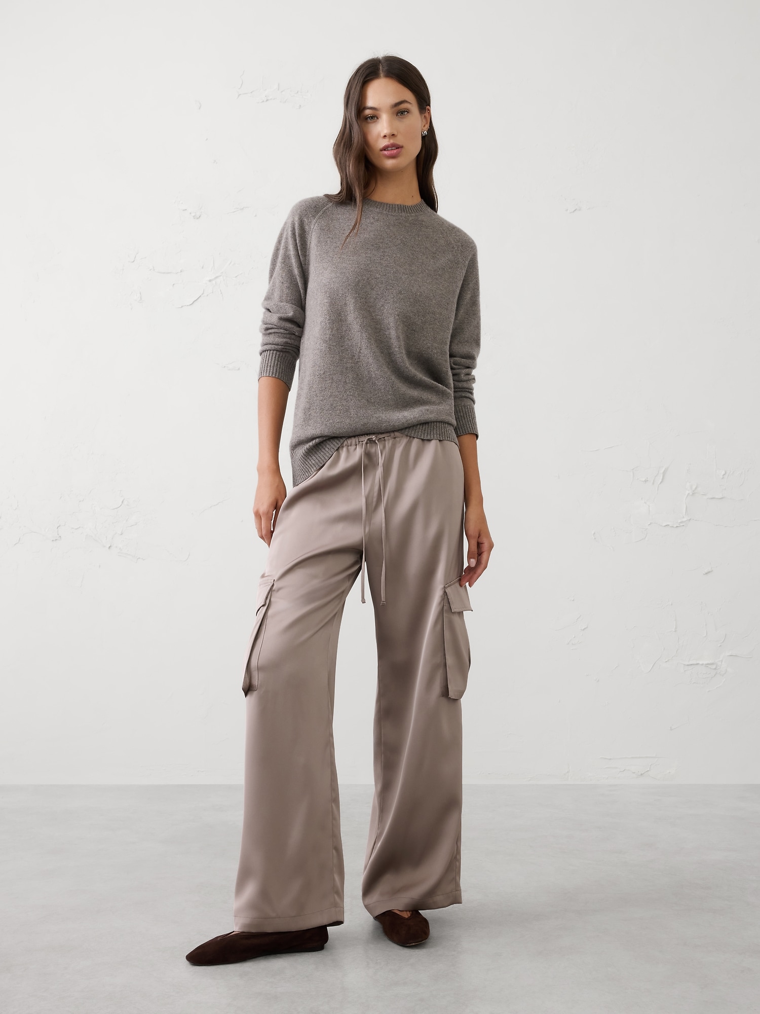 Wide-Leg Mid-Rise Satin Pull-On Cargo Pant - Mocha Latte